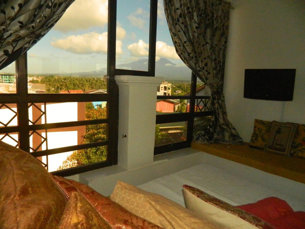 The Saint Joseph Residential Suites Lucena Oda fotoğraf
